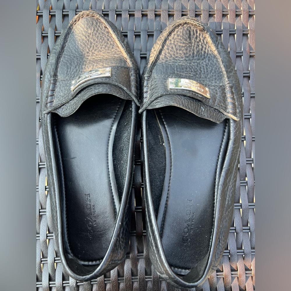 Coach size 6.5 ladies black leather flat loafer shoe. Good used condition. - Picture 1 of 7